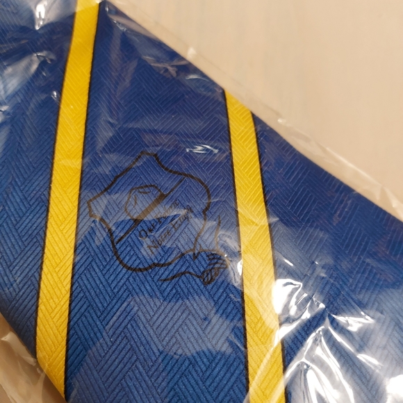 Brand new Vintage Mountie necktie - Picture 2 of 3